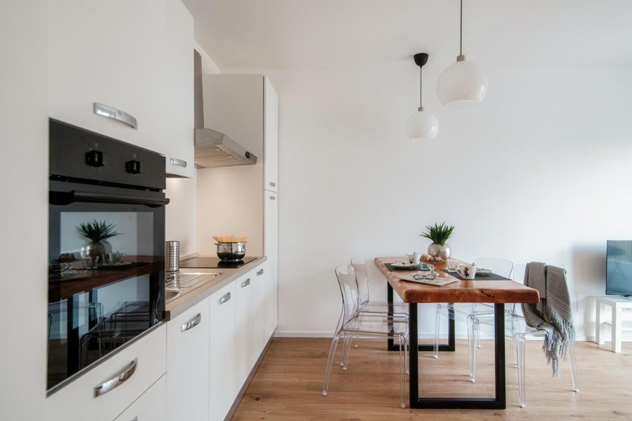 Cozy Joivy Suite 3 With Parking Como Exterior photo