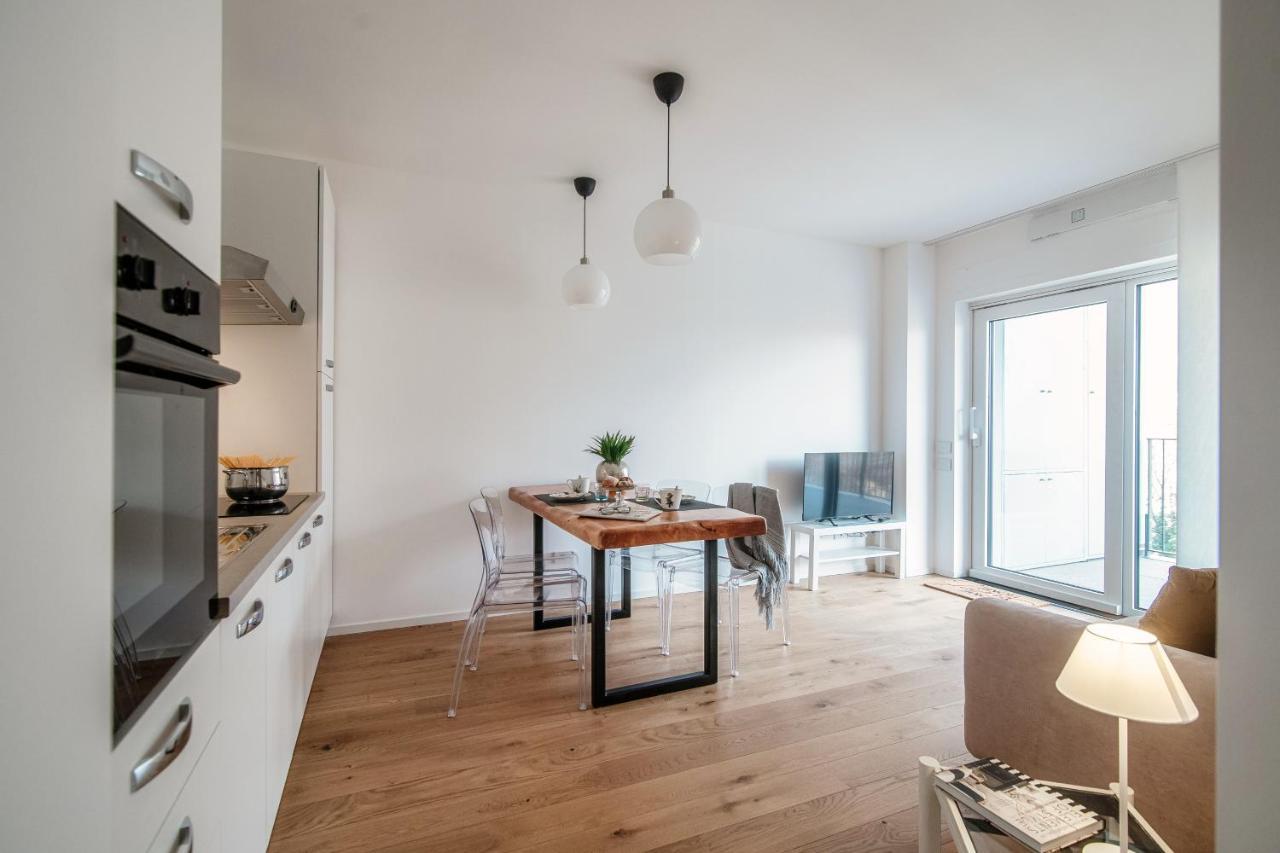 Cozy Joivy Suite 3 With Parking Como Exterior photo