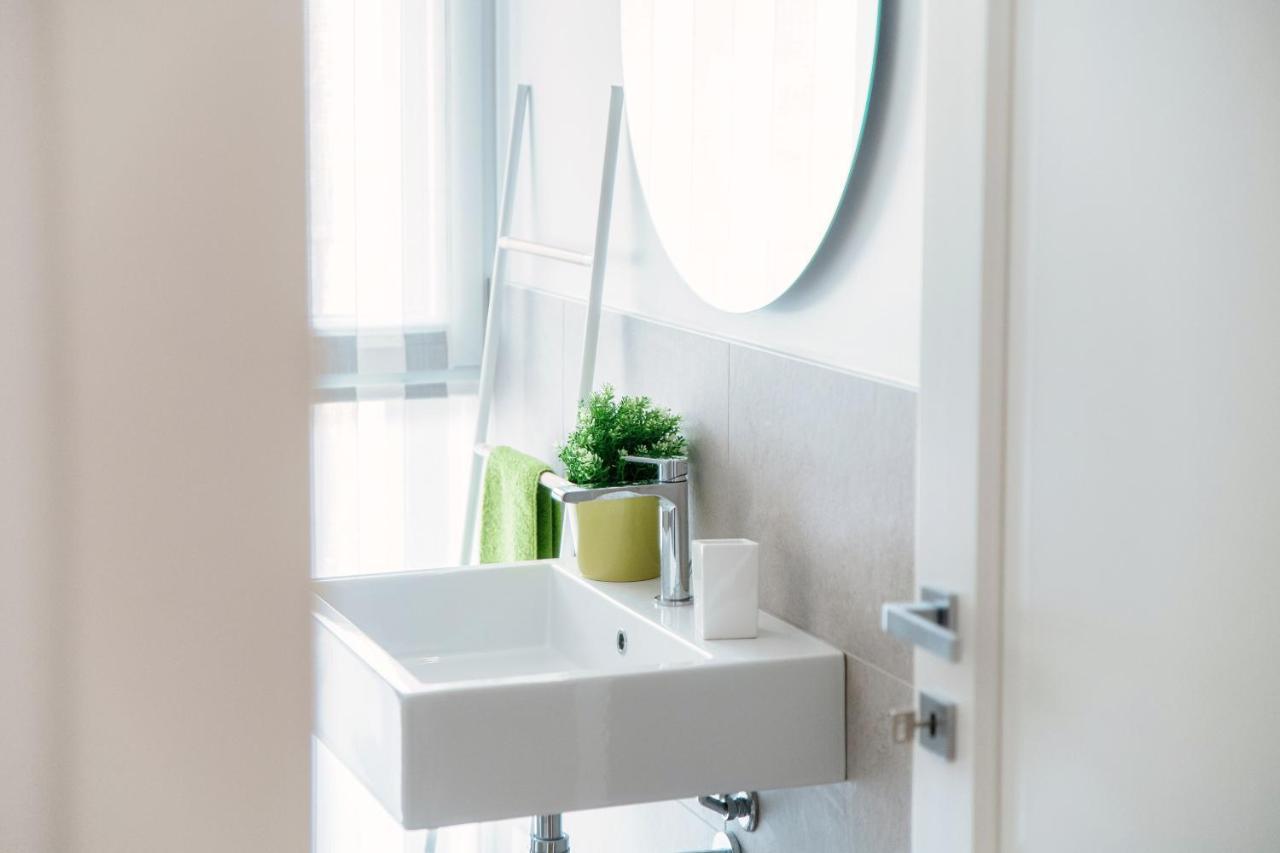 Cozy Joivy Suite 3 With Parking Como Exterior photo