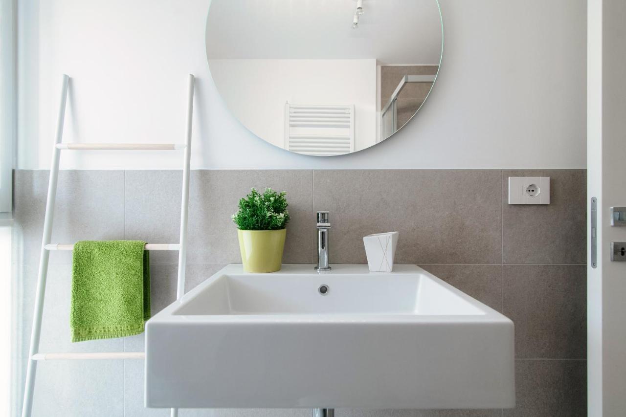 Cozy Joivy Suite 3 With Parking Como Exterior photo