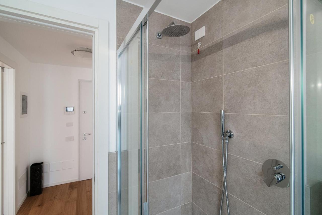Cozy Joivy Suite 3 With Parking Como Exterior photo